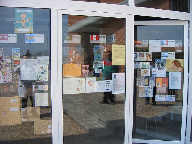 El centro ocupacional “José Moya” acoge la 1ª exposición de arte postal que se celebra en Totana en la que han participado “mail artistas” de 13 países, Foto 1