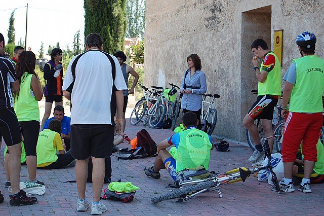 Una veintena de ciclistas visita La Torre Vieja de El Paraje - 1, Foto 1
