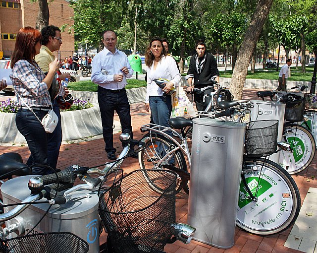Obras Pblicas financia cuatro puntos de prstamo gratuito de bicicletas en el centro de Alhama, Foto 1