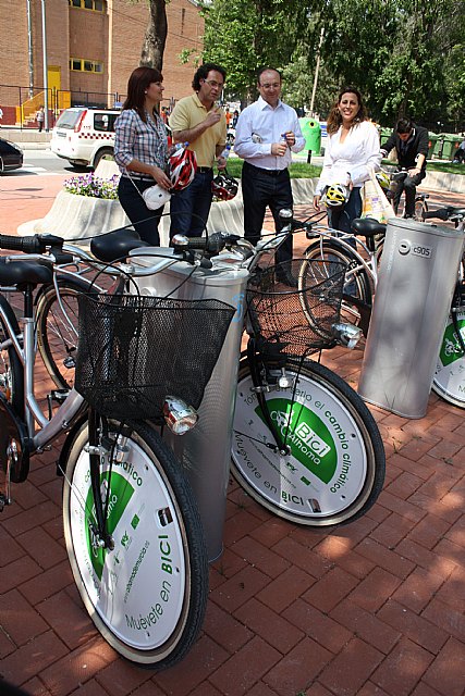 Obras Pblicas financia cuatro puntos de prstamo gratuito de bicicletas en el centro de Alhama, Foto 2