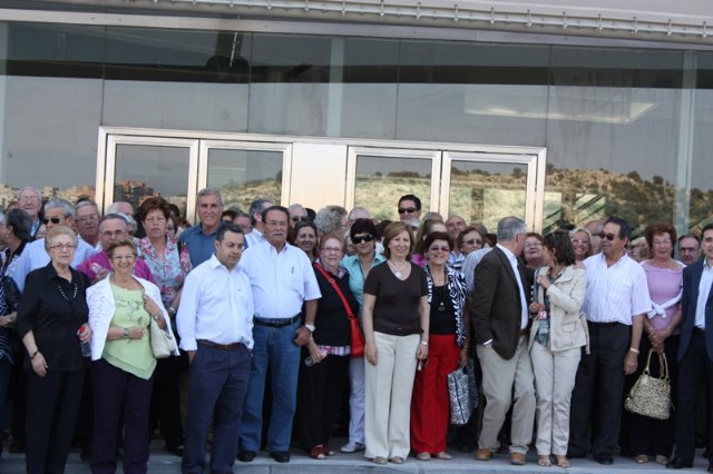 Palacios acompaña a asociaciones de mayores de Cartagena en su visita al Hospital Universitario de Santa Lucía - 1, Foto 1