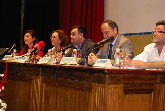 Los alumnos de los institutos y del colegio de La Milagrosa participan en la segunda jornada del Foro Socioeconómico y Estratégico Totana, 2010 - 1, Foto 1