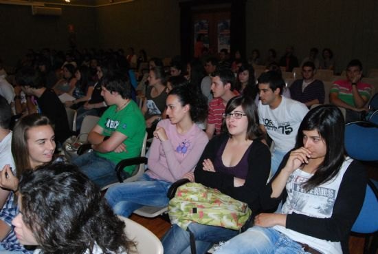 Los alumnos de los institutos y del colegio de La Milagrosa participan en la segunda jornada del Foro Socioeconómico y Estratégico Totana, 2010, Foto 3