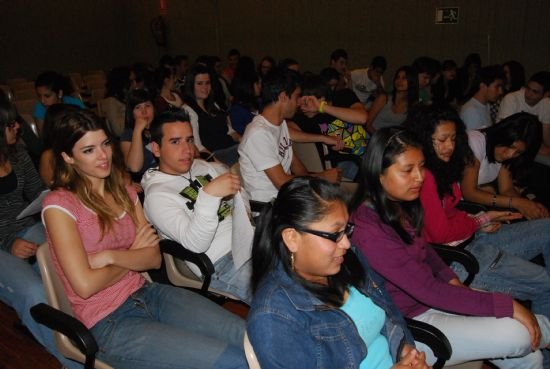 Los alumnos de los institutos y del colegio de La Milagrosa participan en la segunda jornada del Foro Socioeconómico y Estratégico Totana, 2010 - 4, Foto 4