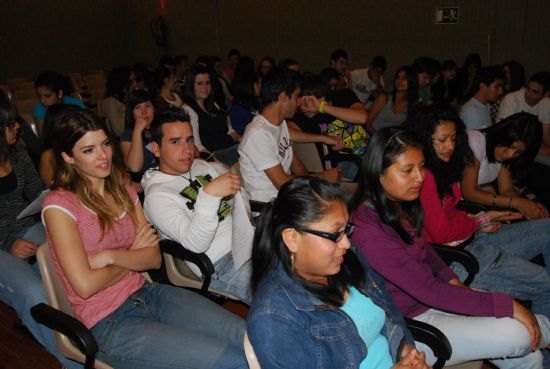 The students of the institutes and the College of La Milagrosa participate in the second day of Socio-Economic and Strategic Forum Totana, 2010, Foto 4