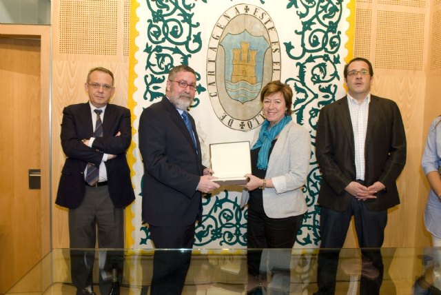 La alcaldesa agradece los servicios prestados a los jubilados de este año - 2, Foto 2