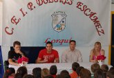 El portero de ElPozo Murcia 'Chico' comparte sus experiencias con los escolares de Lorqu