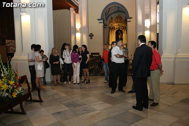 Autoridades municipales y los trabajadores del Ayuntamiento realizan una ofrenda floral a su patrona 