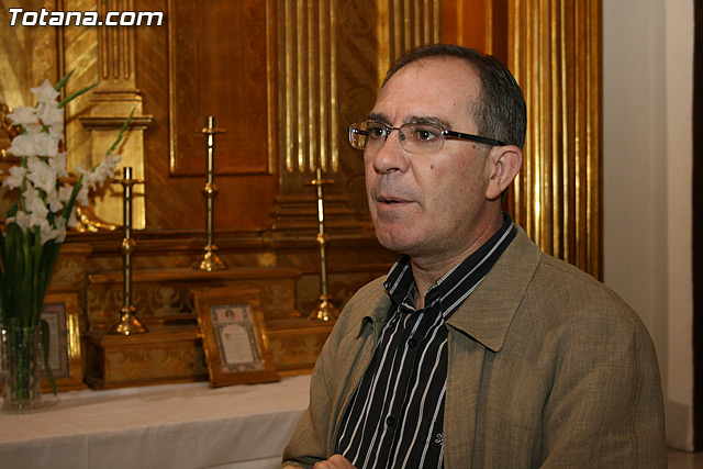 Autoridades municipales y los trabajadores del Ayuntamiento realizan una ofrenda floral a su patrona 