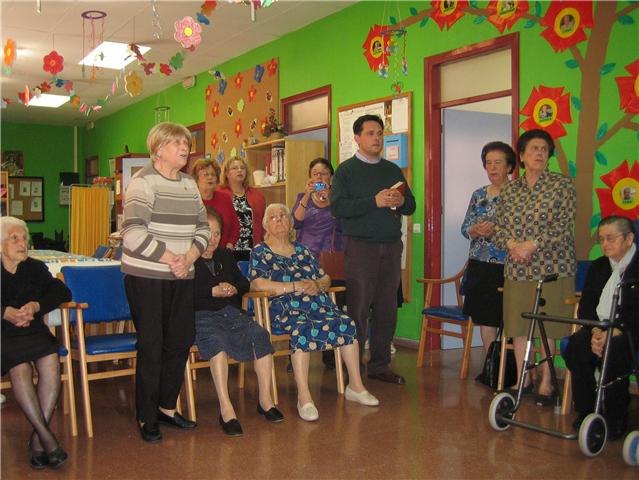 El Servicio de Estancias Diurnas realiza el tradicional altar de mayo - 2, Foto 2