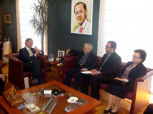 El Alcalde recibe al nuevo Obispo murciano de Gurué, en Mozambique - 1, Foto 1