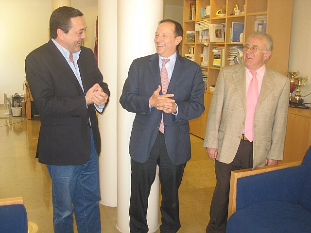 El Ayuntamiento muestra su apoyo y colaboración a la empresa familiar - 1, Foto 1