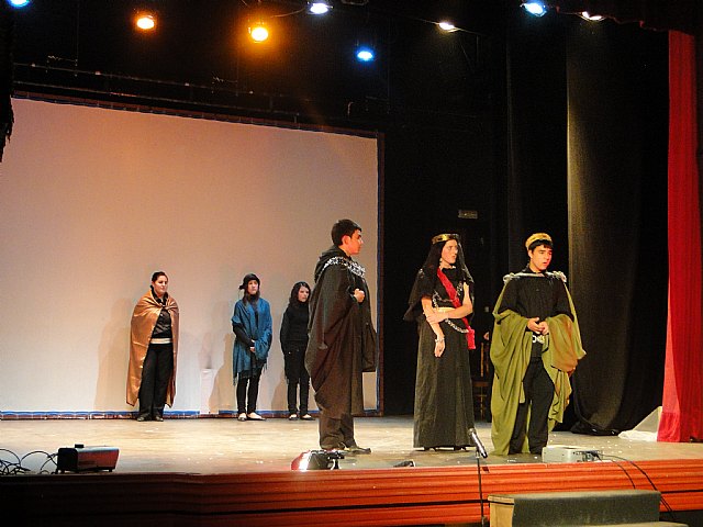 El IES Prado Mayor de Totana asiste a la muestra de teatro escolar en Caravaca - 2, Foto 2