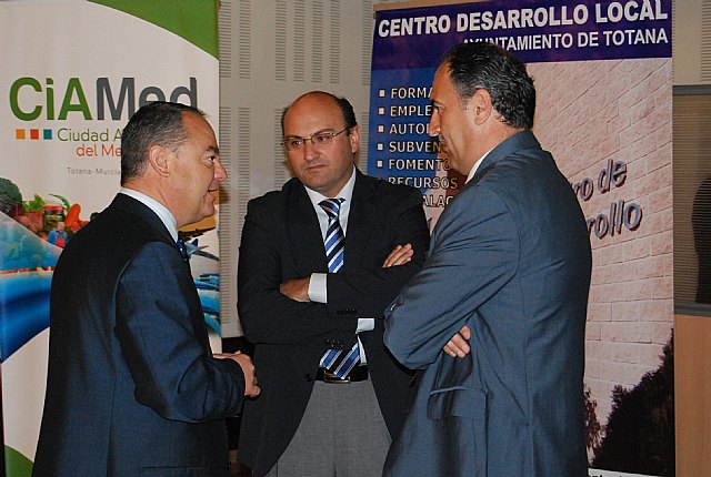 Alhama participa en el foro de debate de las oportunidades de negocio de la comarca del Guadalentín, Foto 1