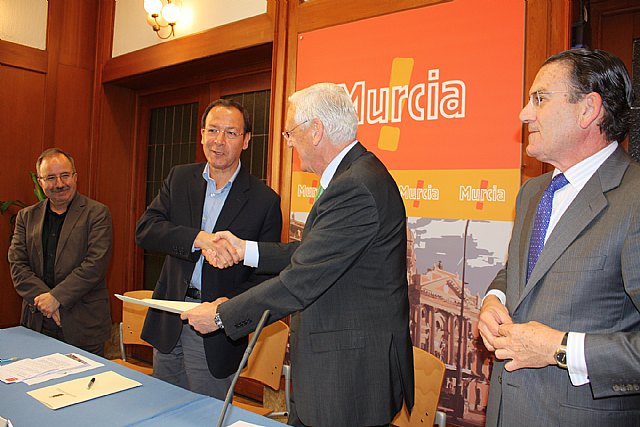 El Alcalde firma un convenio con Iberdrola que hará desaparecer las torres y cables aéreos en El Palmar, Espinardo y Los Rectores - 1, Foto 1