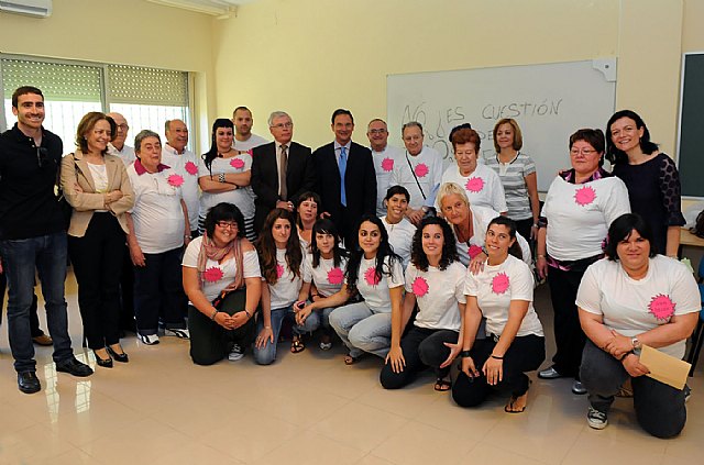 El rector y el consejero de Política Social visitaron los talleres de la jornada intergeneracional - 2, Foto 2