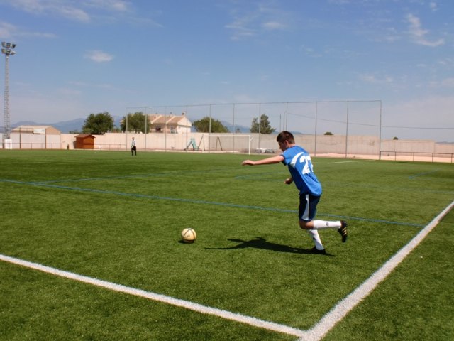 El equipo Águilas goleó al equipo Diseños Javi por 9-2, en la trigésimo quinta jornada de la liga de fútbol aficionado Juega limpio, Foto 2