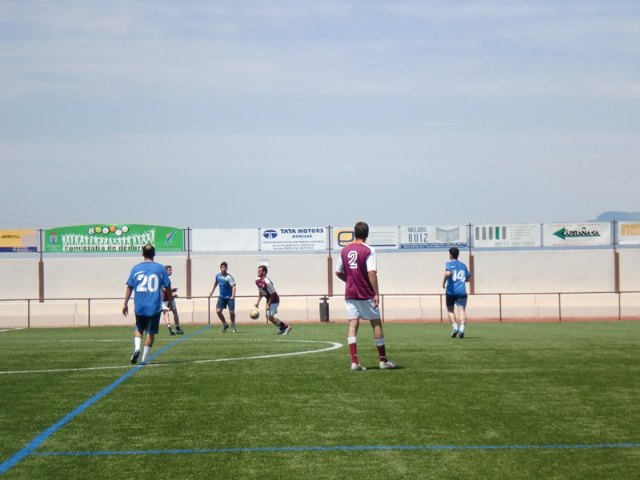 The team "Eagles" team thrashed Layouts Javi "by 9-2, in the thirty-fifth day of the amateur football league" Play Fair ", Foto 4