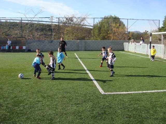 Comienzan a despejarse las clasificaciones de la Liga de Futbol base - 1, Foto 1