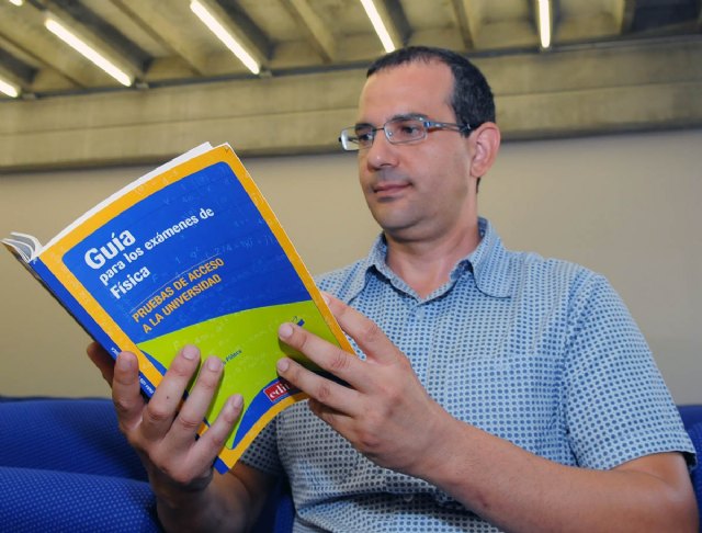 Un libro intenta que los alumnos de selectividad consigan el máximo provecho en el examen de Física - 1, Foto 1