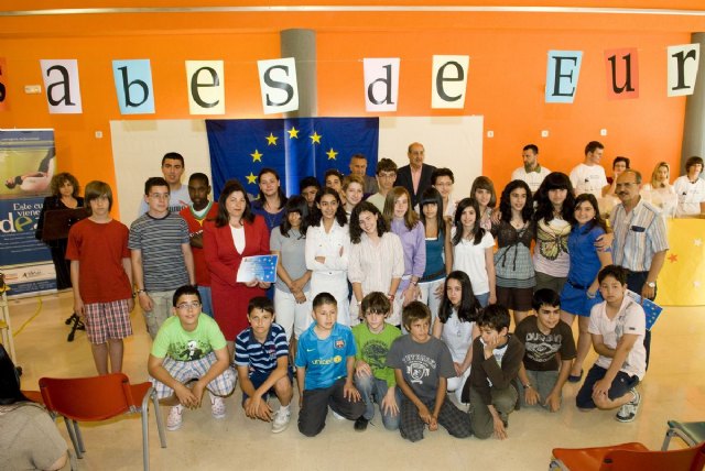 Los IES del Bohío y el Isaac Peral reciben los premios del concurso ¿Qué sabes de Europa? - 3, Foto 3
