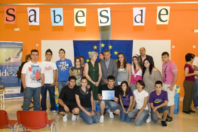 Los IES del Bohío y el Isaac Peral reciben los premios del concurso ¿Qué sabes de Europa? - 4, Foto 4