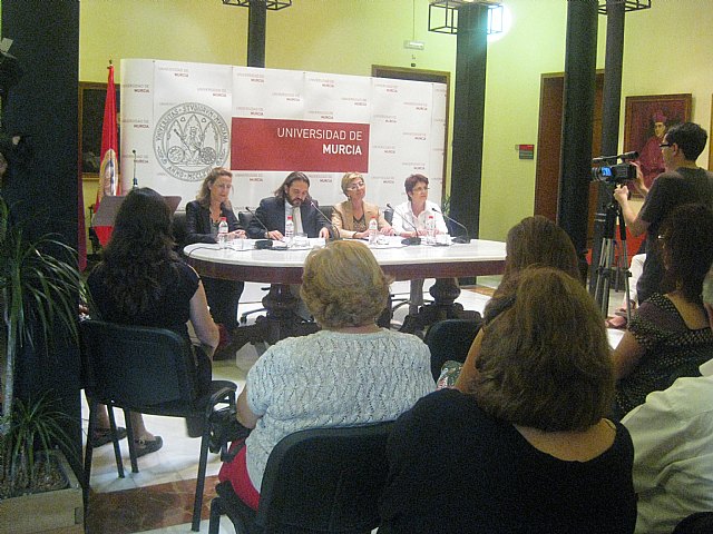 La convivencia como vía para fomentar la solidaridad y la relación intergeneracional - 1, Foto 1