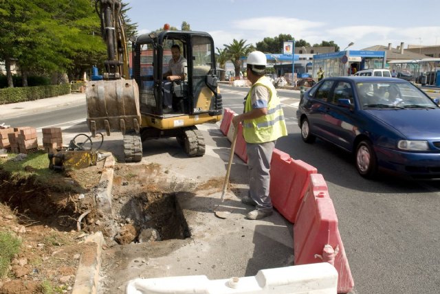 Construyen imbornales en las inmediaciones de la glorieta del Polígono de Santa Ana - 1, Foto 1