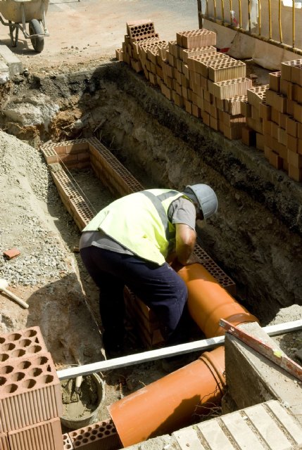 Construyen imbornales en las inmediaciones de la glorieta del Polígono de Santa Ana - 3, Foto 3