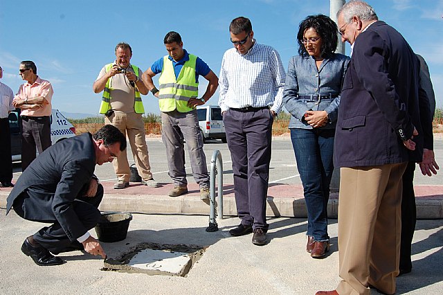 Ballesta coloca la primera piedra de una nueva rotonda en la carretera B-33 a su paso por Lorquí - 1, Foto 1