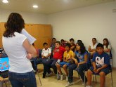 Los jóvenes participantes en el proyecto de integración socioeducativa reciben nociones básicas en materia de prevención de drogodependencias