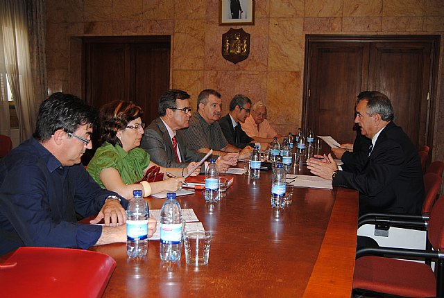 El delegado del Gobierno informa que ya están en marcha los primeros 187 proyectos del Fondo Estatal de 2010 - 1, Foto 1