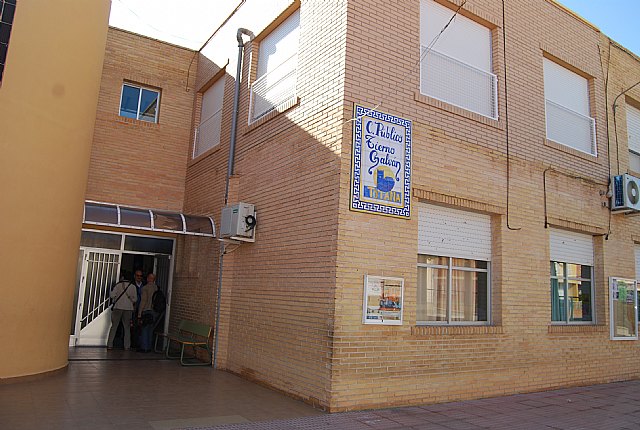 The infant and primary school "Tierno Galvn" taught bilingual education in English, Foto 1