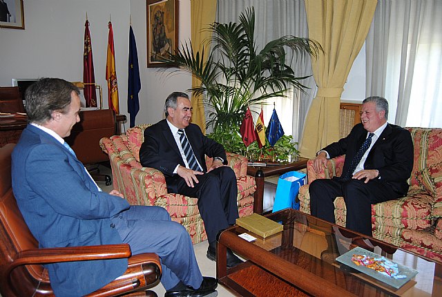 González Tovar se reunió con los embajadores de Kazajistán y México - 1, Foto 1
