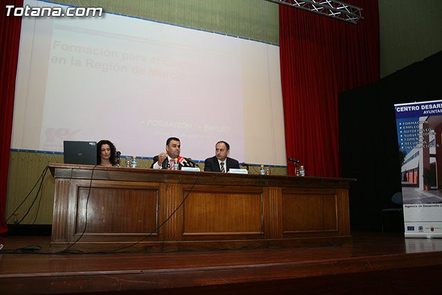 Municipal authorities inaugurate the conference "Education & Employment", Foto 1