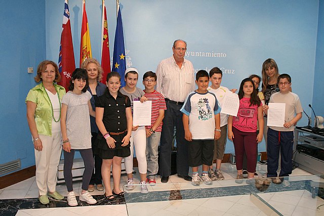 El concejal de Educación recibe a los participantes de una empresa en mi escuela - 1, Foto 1