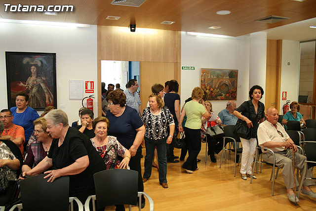 Ms de 200 usuarios del Centro Municipal de Personas Mayores de la localidad reciben los diplomas - 1