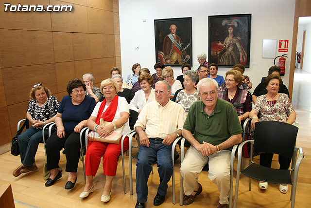 Ms de 200 usuarios del Centro Municipal de Personas Mayores de la localidad reciben los diplomas - 3