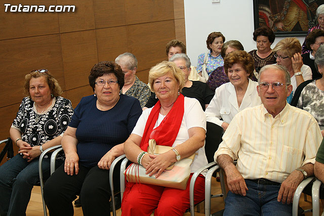 Ms de 200 usuarios del Centro Municipal de Personas Mayores de la localidad reciben los diplomas - 4