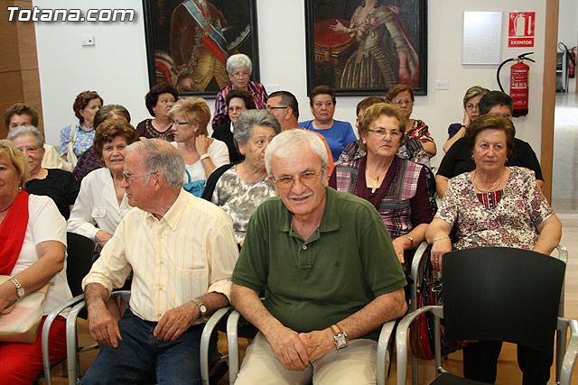 Ms de 200 usuarios del Centro Municipal de Personas Mayores de la localidad reciben los diplomas - 5
