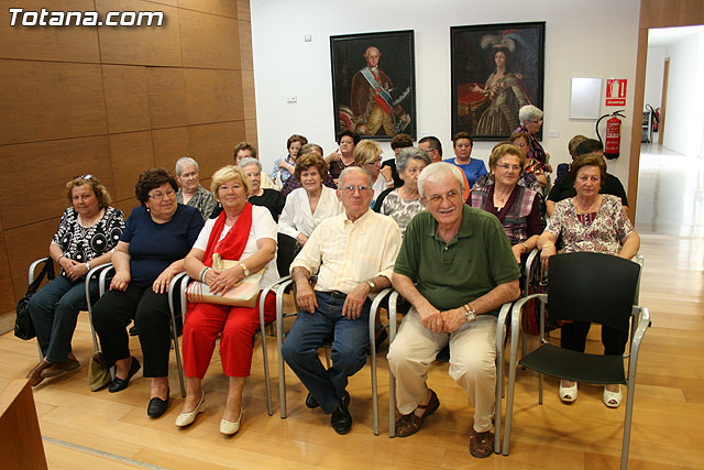 Ms de 200 usuarios del Centro Municipal de Personas Mayores de la localidad reciben los diplomas - 6