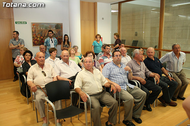 Ms de 200 usuarios del Centro Municipal de Personas Mayores de la localidad reciben los diplomas - 7