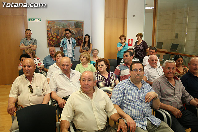 Ms de 200 usuarios del Centro Municipal de Personas Mayores de la localidad reciben los diplomas - 8