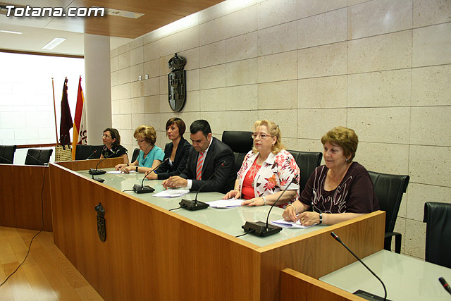 Ms de 200 usuarios del Centro Municipal de Personas Mayores de la localidad reciben los diplomas - 15