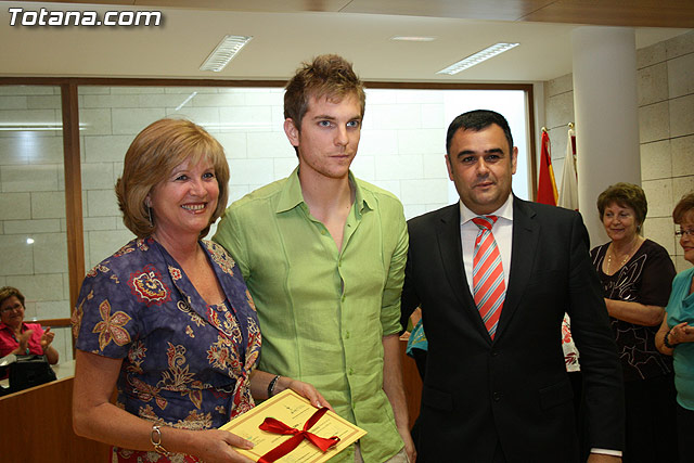 Ms de 200 usuarios del Centro Municipal de Personas Mayores de la localidad reciben los diplomas - 27