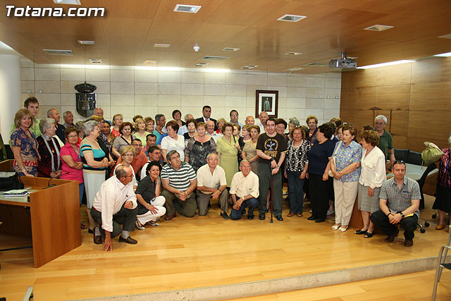 Ms de 200 usuarios del Centro Municipal de Personas Mayores de la localidad reciben los diplomas - 35