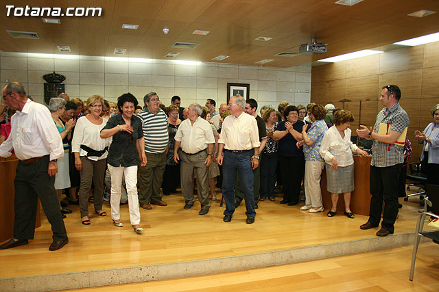 Ms de 200 usuarios del Centro Municipal de Personas Mayores de la localidad reciben los diplomas - 47