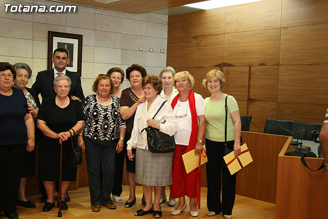 Ms de 200 usuarios del Centro Municipal de Personas Mayores de la localidad reciben los diplomas - 49
