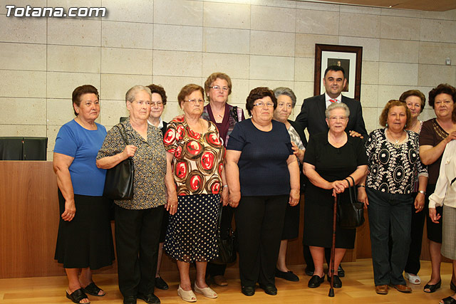 Ms de 200 usuarios del Centro Municipal de Personas Mayores de la localidad reciben los diplomas - 50