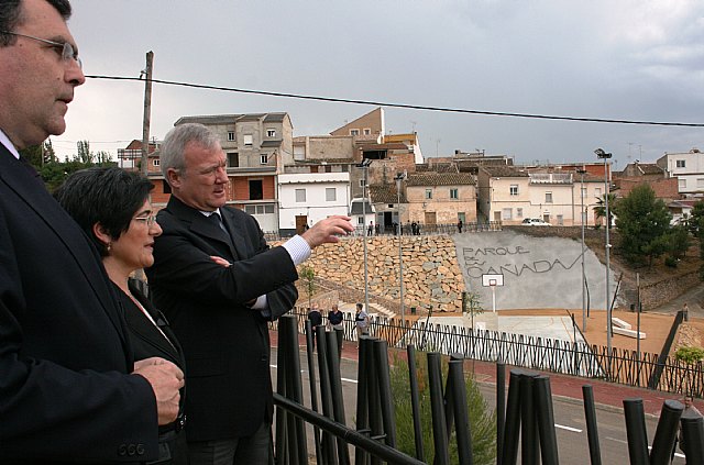 Los vecinos de Pliego disponen de un nuevo espacio lúdico con un auditorio al aire libre, un jardín botánico, pistas deportivas y un mirador - 1, Foto 1